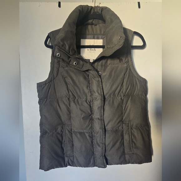 Abercrombie & Fitch Jackets & Blazers - Abercrombie & Fitch Women’s Puffer Vest - Gray